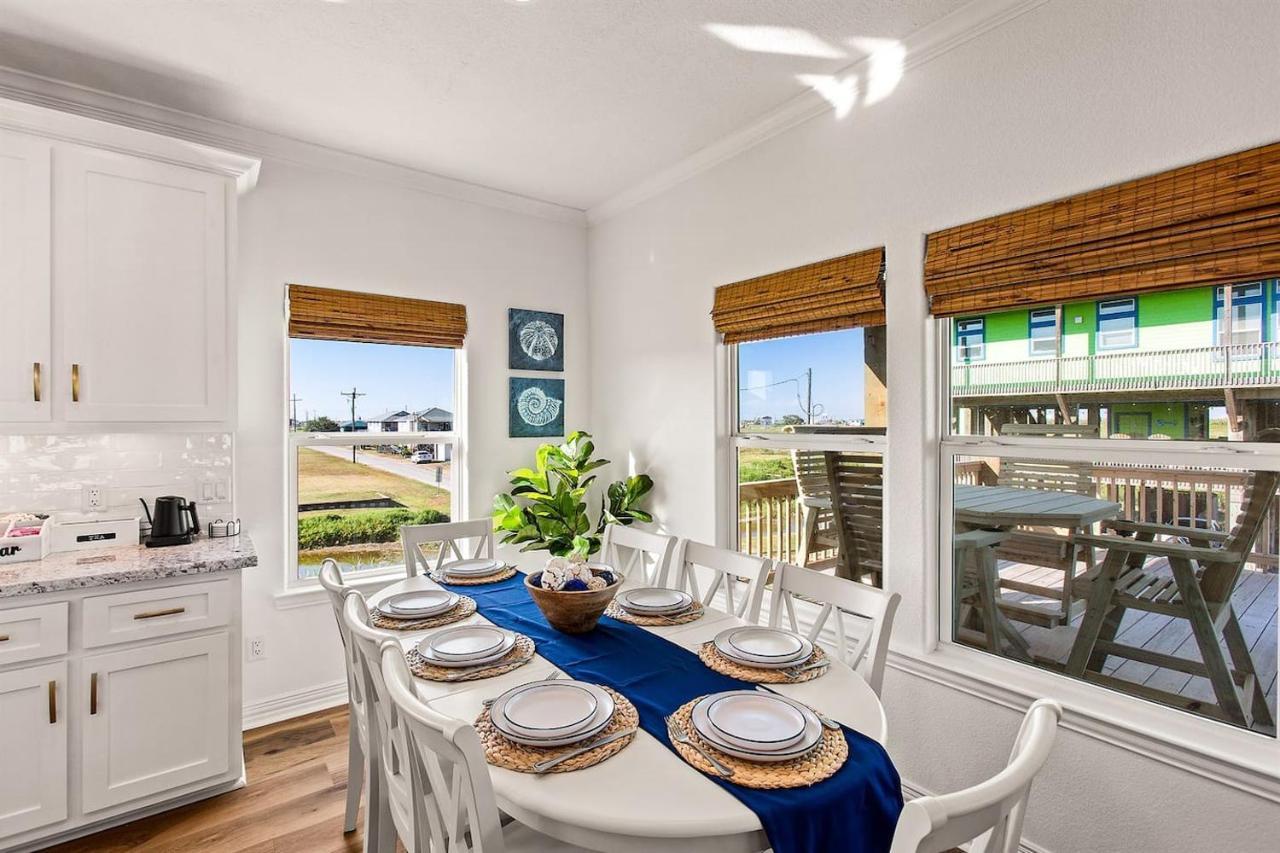 The Breezy Turtle Villa Crystal Beach Exteriör bild